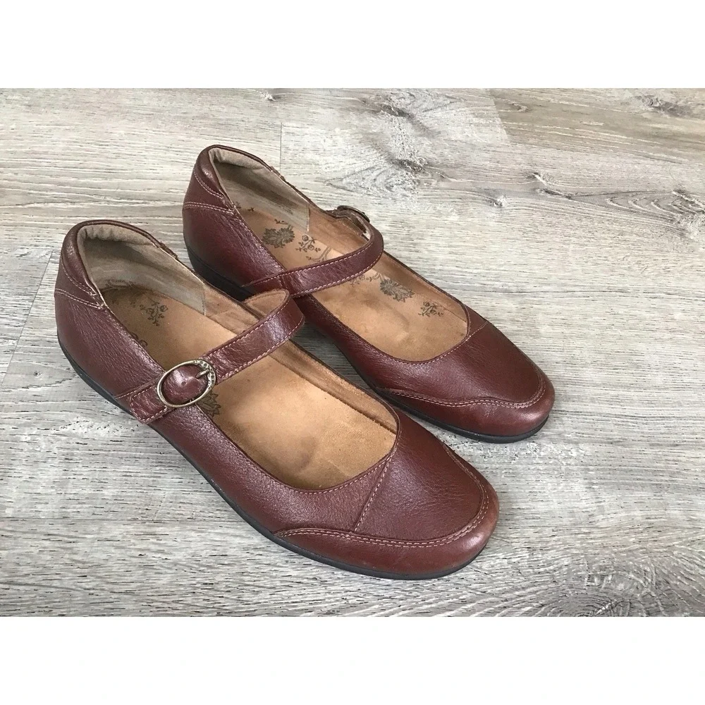 Taos Uncommon Womens 11 W Brown Leather Mary Janes Flats Curves and Pods Comfort